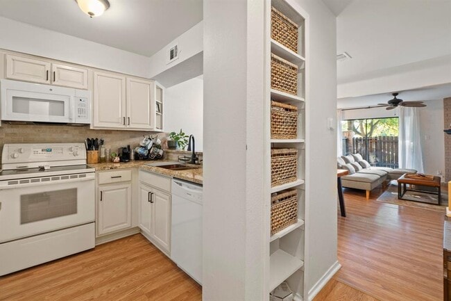 Building Photo - 3801 Menchaca Rd