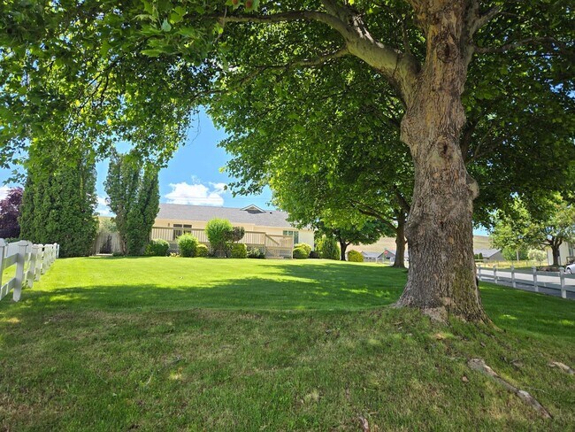 Foto del edificio - Charming Home on .34 acres!