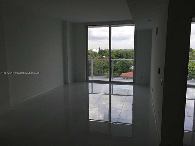 Foto del edificio - 4250 Biscayne Blvd