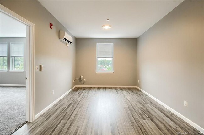 Foto del edificio - 9 Steele Blvd