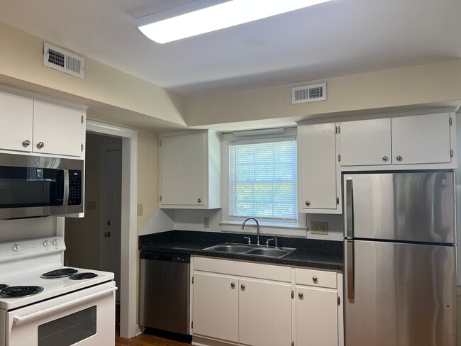 Foto del edificio - 2505 Saint Christopher Cir SW