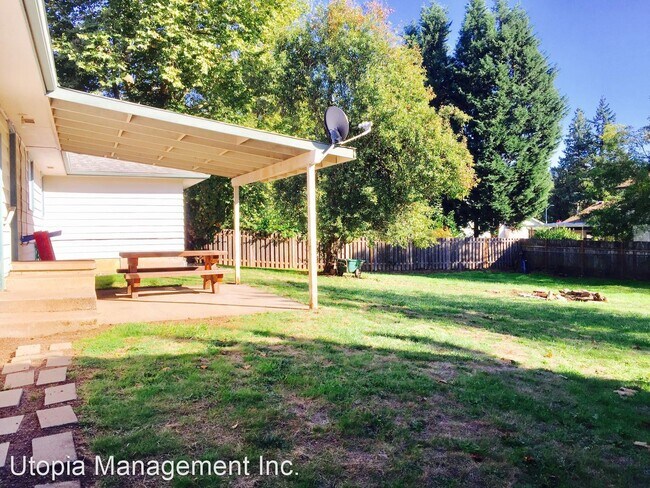 Foto del edificio - 3 br, 1 bath House - 1650 NW 1st St