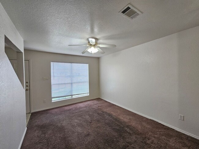 Building Photo - 4501 Deek Dr
