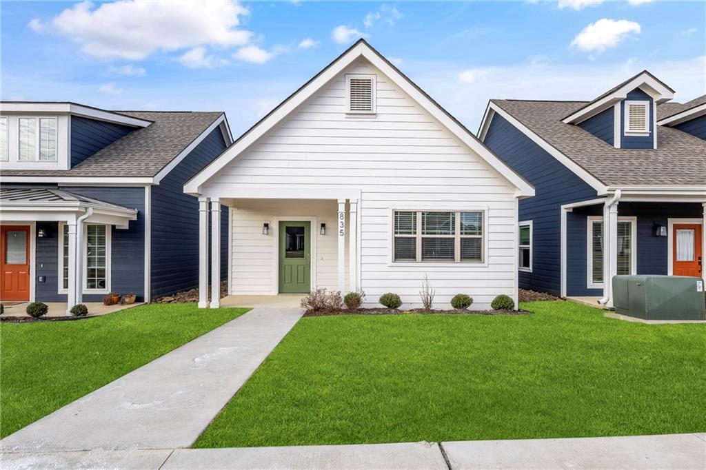 Foto principal - 835 NE Hts Ln
