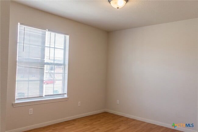 Building Photo - 413 Brittney Way