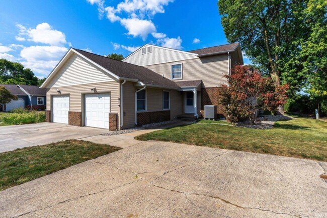Building Photo - Remodeled 3 Bedroom Condo!
