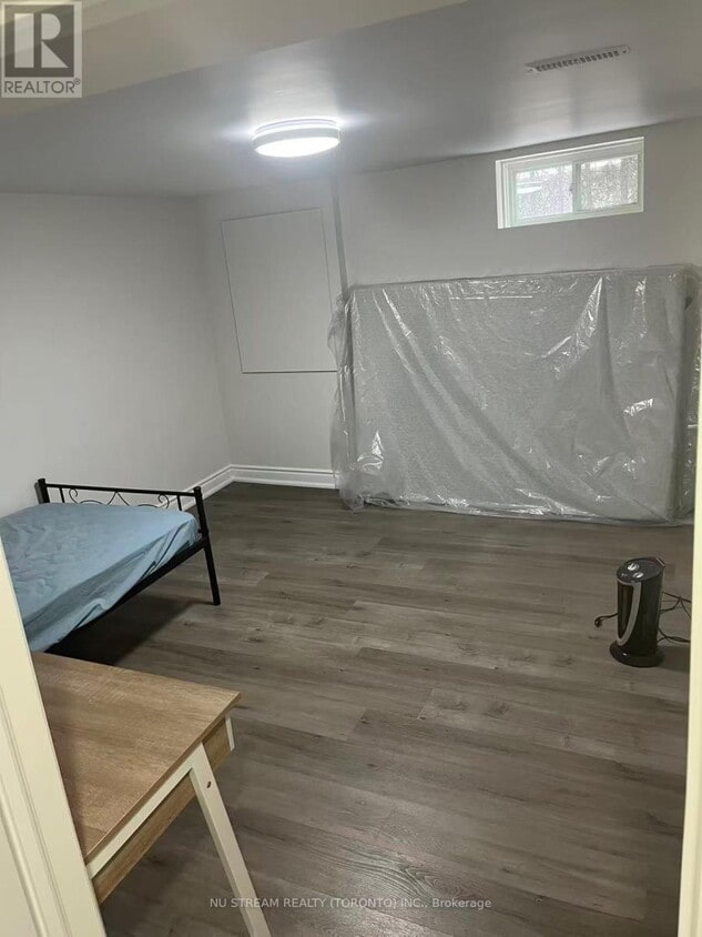 Building Photo - 612 Village Pkwy