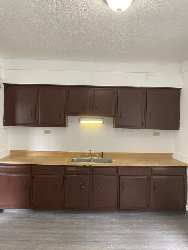Foto del edificio - 7604 Lawnview Ave