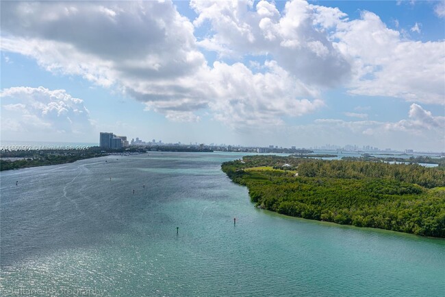 Foto del edificio - 500 Bayview Dr