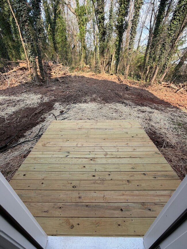 Building Photo - Open concept, location and easy living!