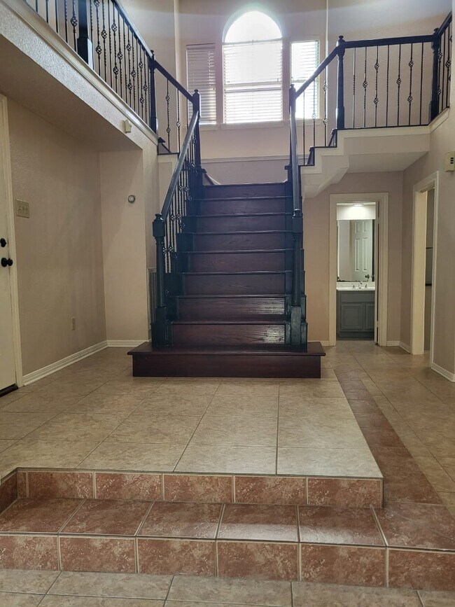 Foto del edificio - 14810 Rancho Vista Dr