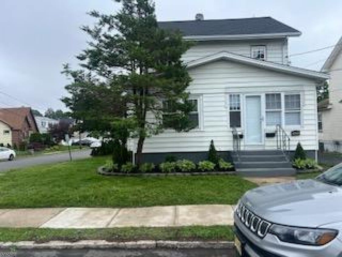 Primary Photo - 1021 Grandview Ave