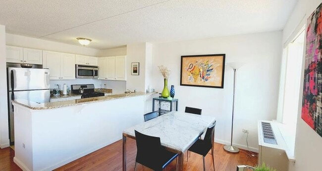 Building Photo - 3 bedroom in New York NY 10011