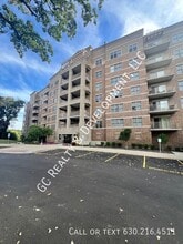 Building Photo - 125 Lakeview Dr