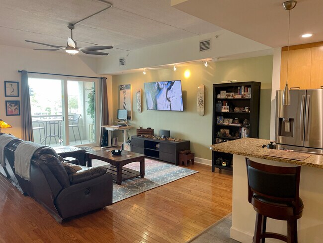 Building Photo - 1002 Channelside Dr