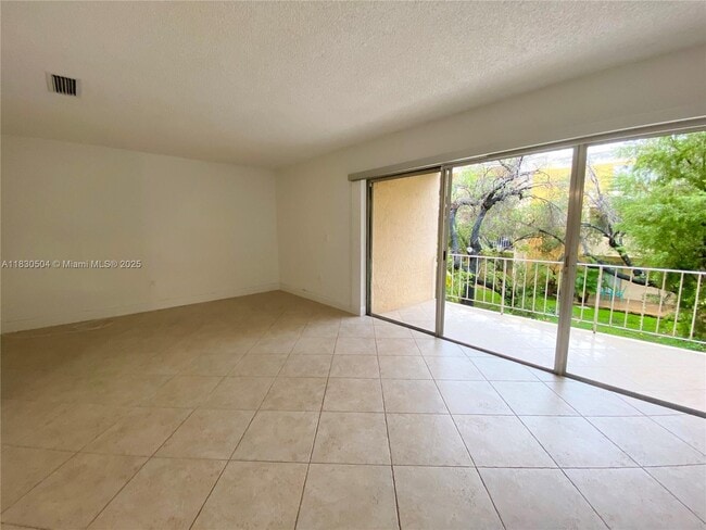 Building Photo - 9371 Fontainebleau Blvd