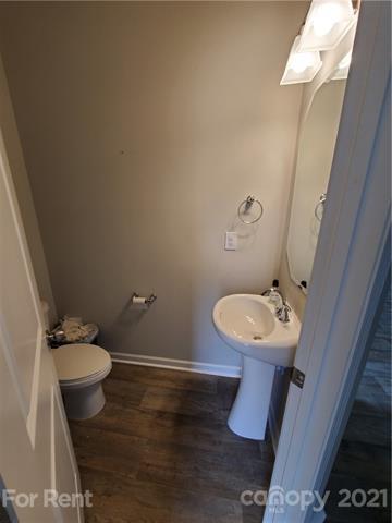 Building Photo - 8633 River Ridge Dr