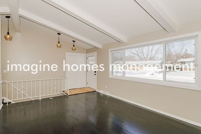Foto del edificio - Charming 4 Bedroom Home in Brooklyn Park