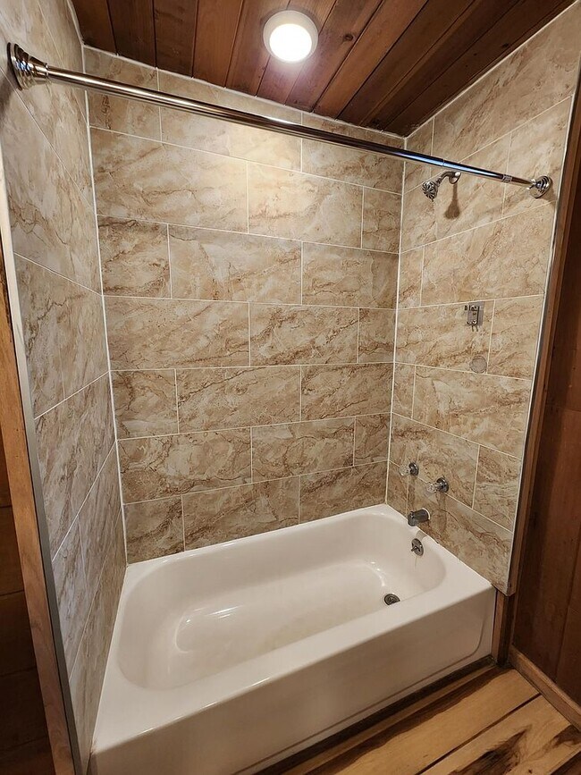 Foto del edificio - 701 W Lakeshore Dr