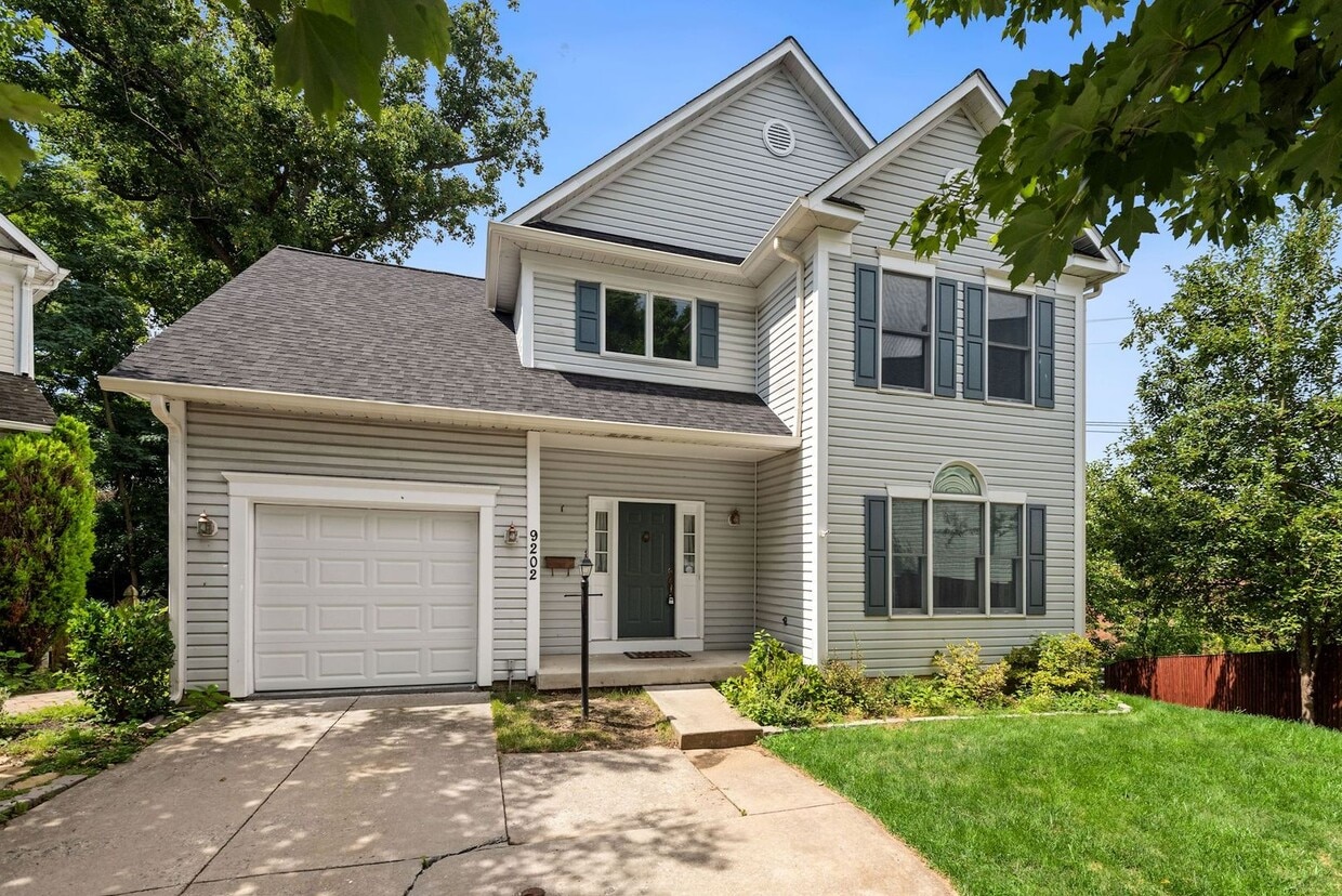 Primary Photo - 3 Bed 2 Full Bath 2 Half Bath - Silver Spr...