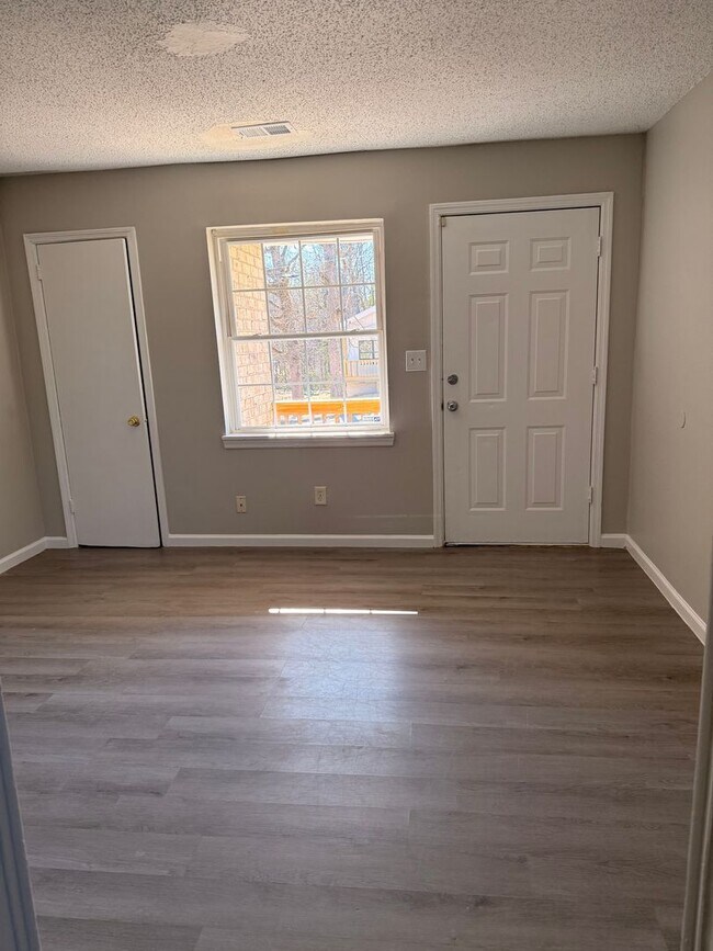 Foto del edificio - 6313 Talladega Ave
