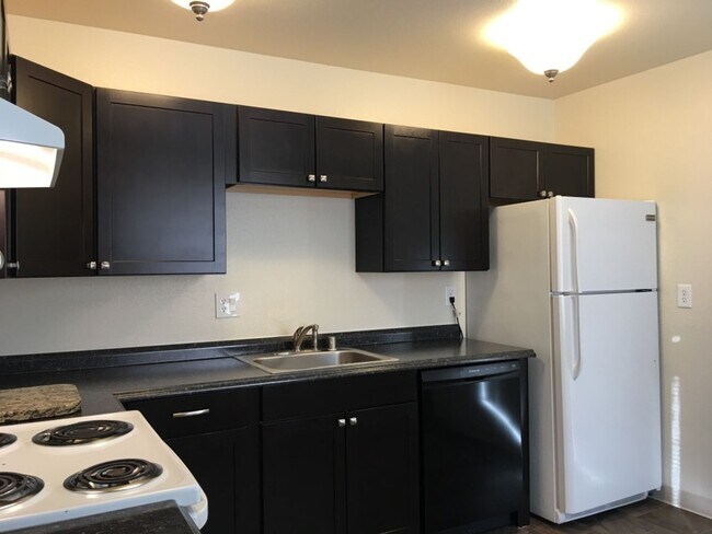 Foto del edificio - Reno Duplex - 1 Pet Friendly, Garage, Dishwasher, Washer/Dryer Hookups, Central A/C