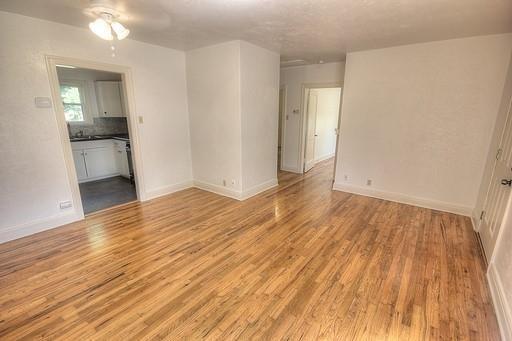 Building Photo - 936 E 54th St
