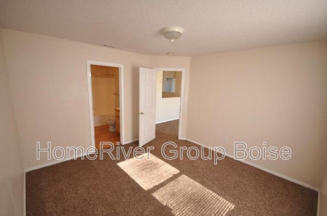 Building Photo - 16692 Zaragosa Way