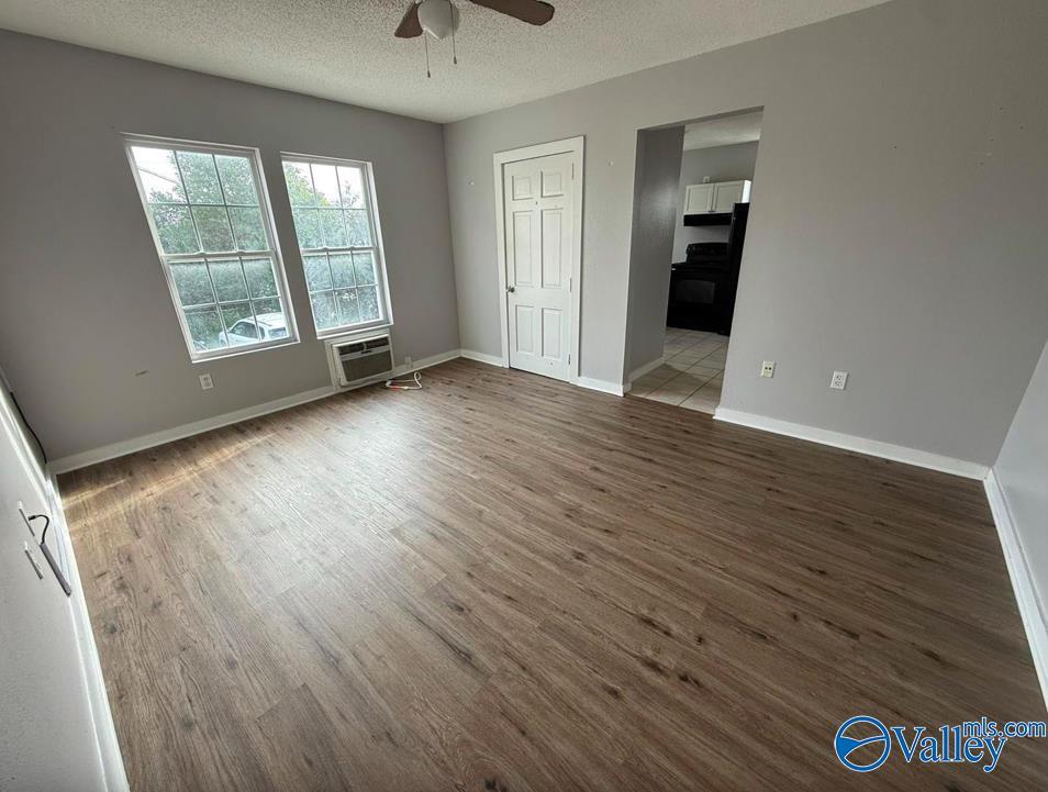 Foto del edificio - 425 E Tennessee St