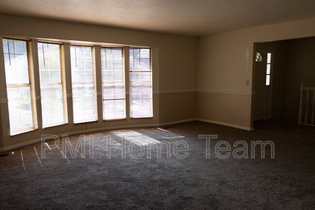 Foto del edificio - 5095 Taylor Ave