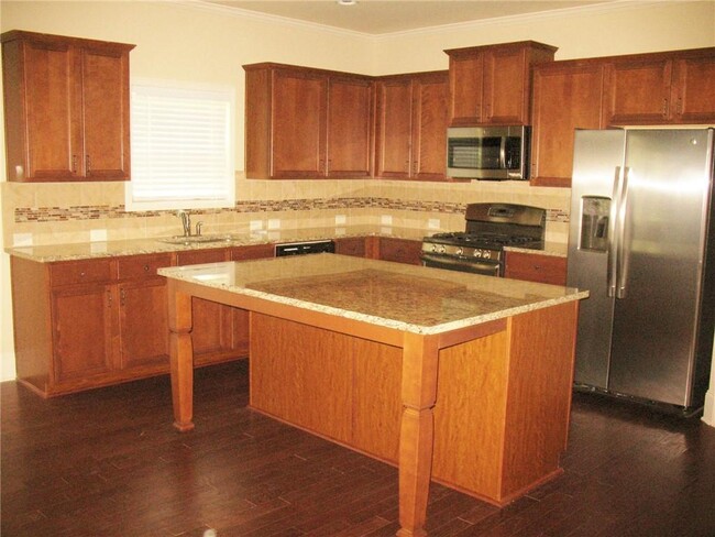 Building Photo - 5635 Aspen Dr