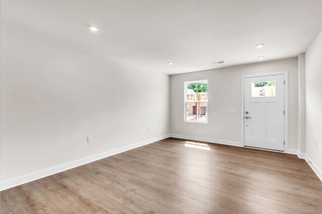 Building Photo - Modern New, Never Lived-in 3BR/2.5BA Townh...