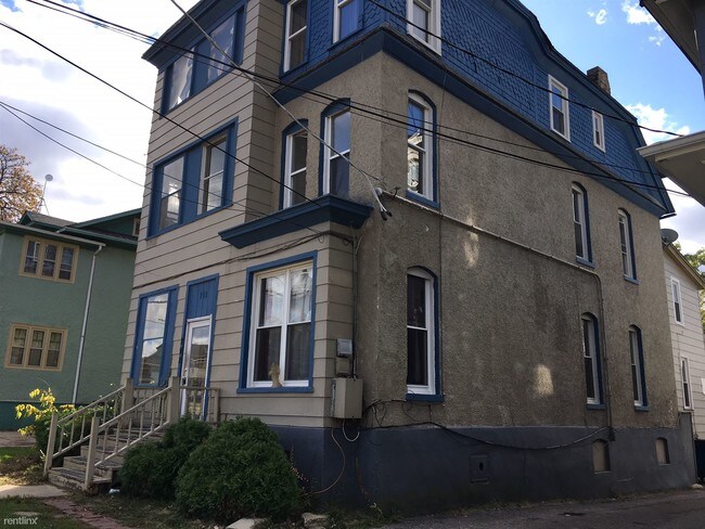 Building Photo - 292 Villa St