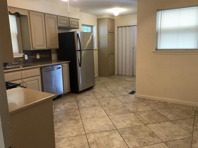 Building Photo - 110 Marigold Cir