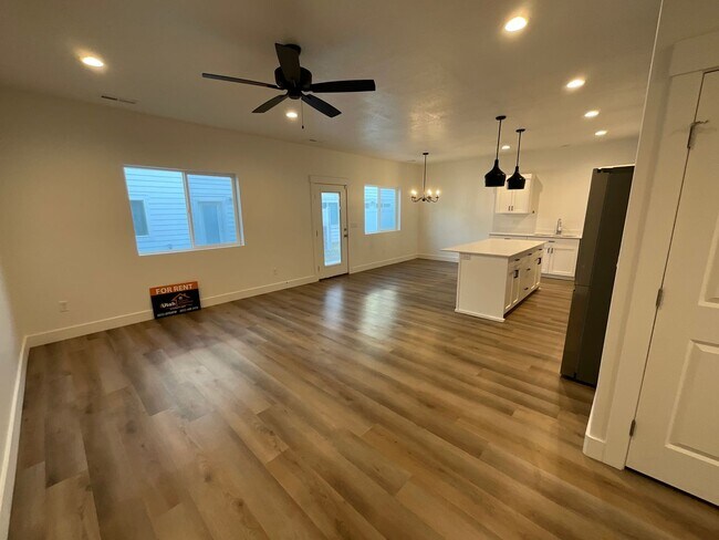 Foto del edificio - 3 bedroom 2.5 Bath Townhouse