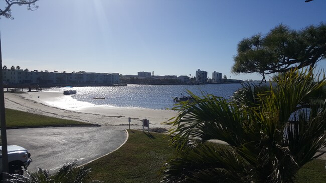Foto del edificio - 2700 Bayshore Blvd