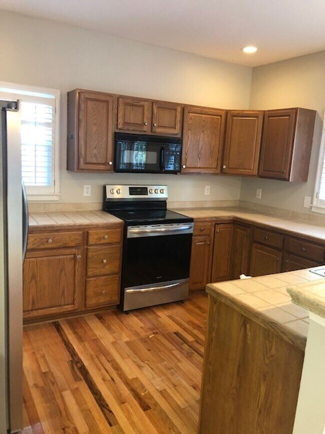 Foto del edificio - Greer, 3BD/2.5BA plus bonus, 2628SF