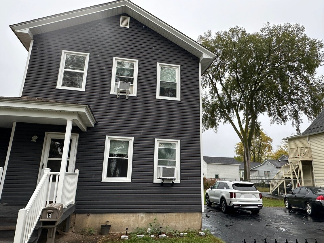 Primary Photo - 728 Kane St