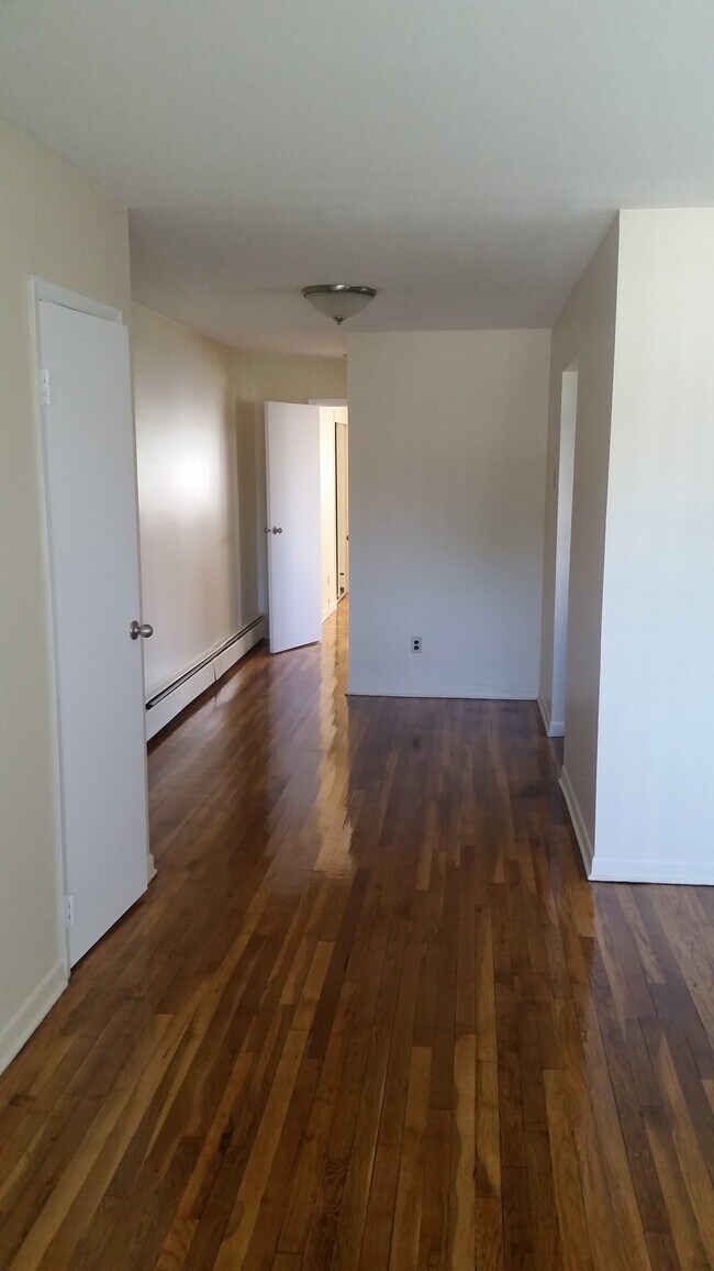 The Niche at Roman Gardens Apartments in Lindenhurst, NY