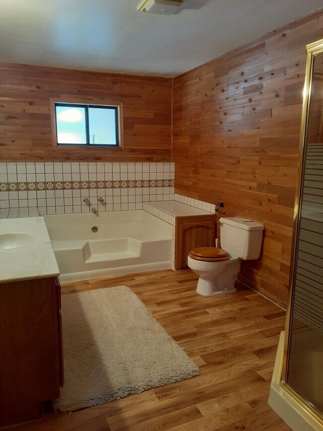 Foto del edificio - Charming 3-Bedroom / 3 Bathroom Home in Pi...