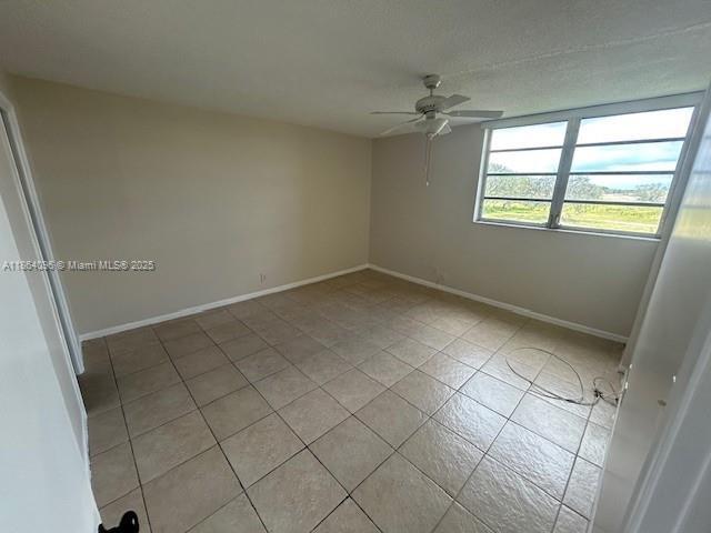 Foto del edificio - 2571 Aragon Blvd