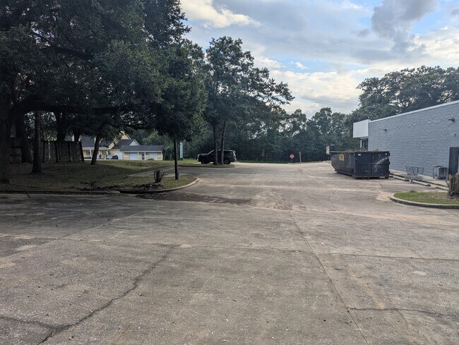 Building Photo - Cottage Hill