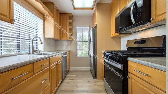 Foto del edificio - Highly Updated 2-Bedroom Condo in Prime Mi...