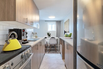 Building Photo - 621 Base Line Rd. E.