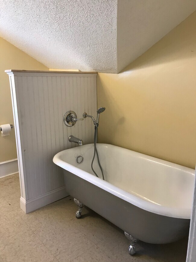 Baño - 1219 Grace Ave