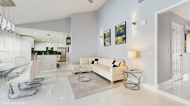 Building Photo - 11647 Anhinga Dr