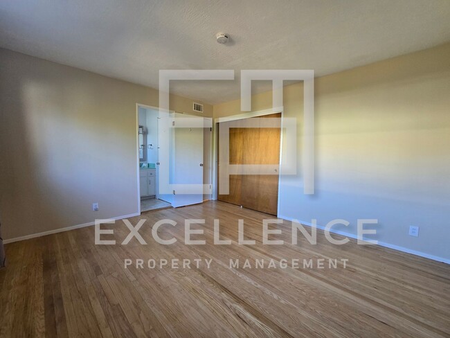 Building Photo - 2 Story 5/2 (One bedroom is office), Hwf, ...