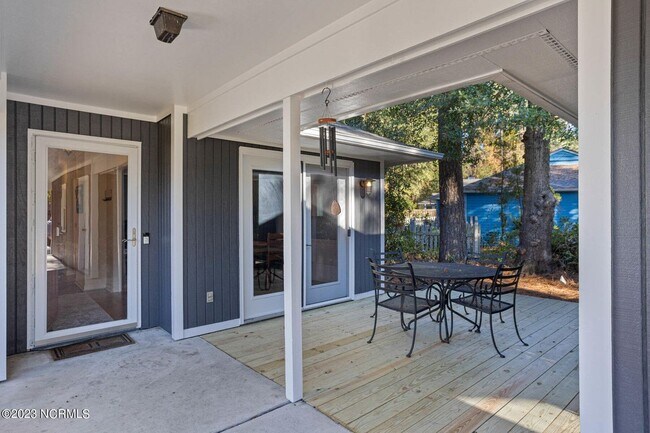 Building Photo - 6203 Baywood Dr