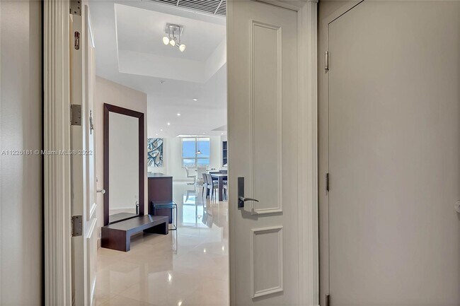 Foto del edificio - 848 Brickell Key Dr