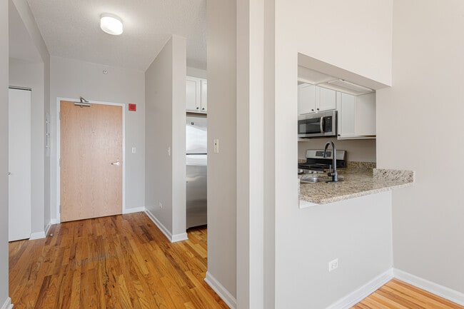 Entryway - 1717 S Prairie Ave
